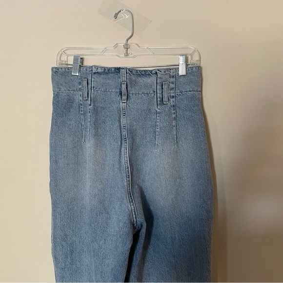 Abercrombie & Fitch A&F Ultra High Rise Paperbag Raw Hem Mom Jeans - Picture 10 of 13